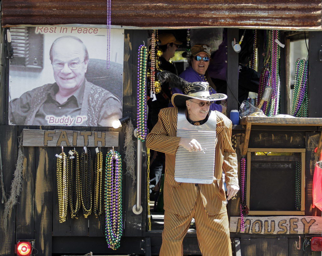 Krewe of Mid-City 2017 rolls in New Orleans: See Mardi Gras parade photos